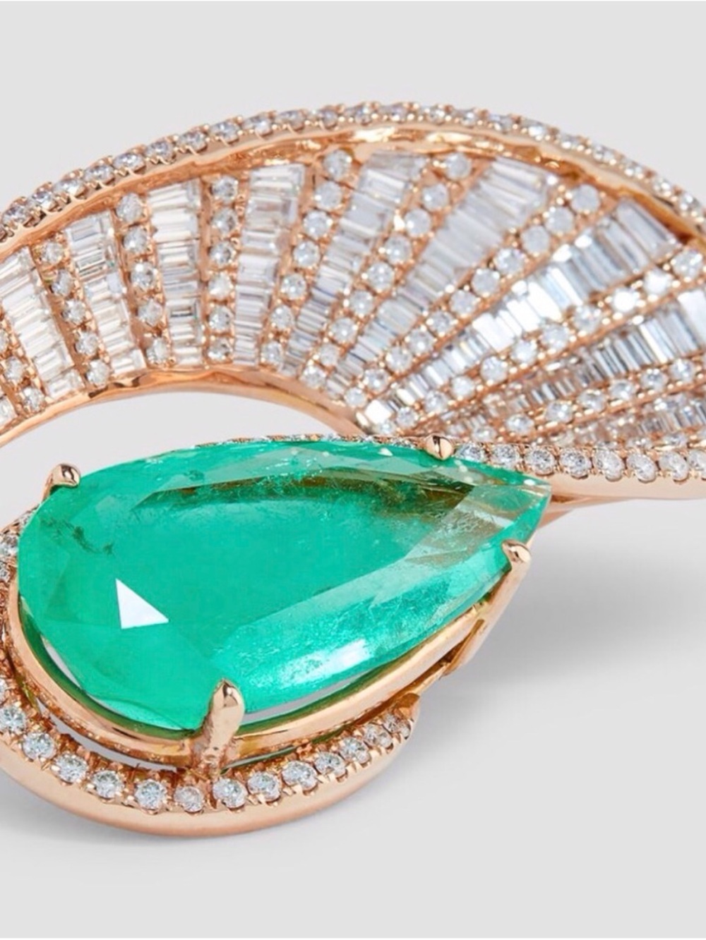 18k Emerald Talay Earrings - Picture 5 of 8